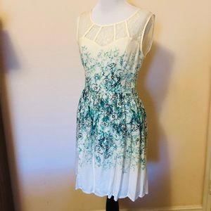 Floral Dress with Lace detail 💕